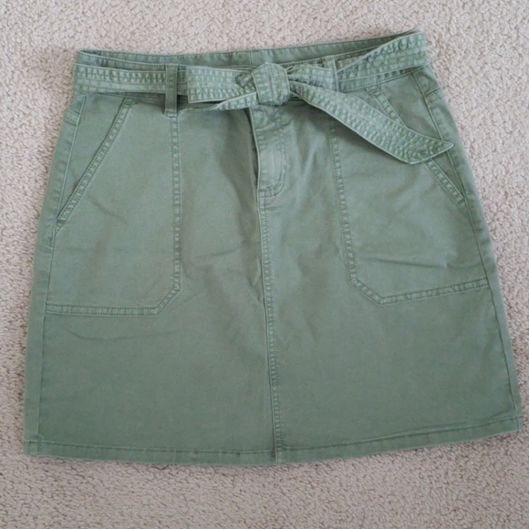 Vineyard Vines Dresses & Skirts - Olive green vineyard vines skirt
